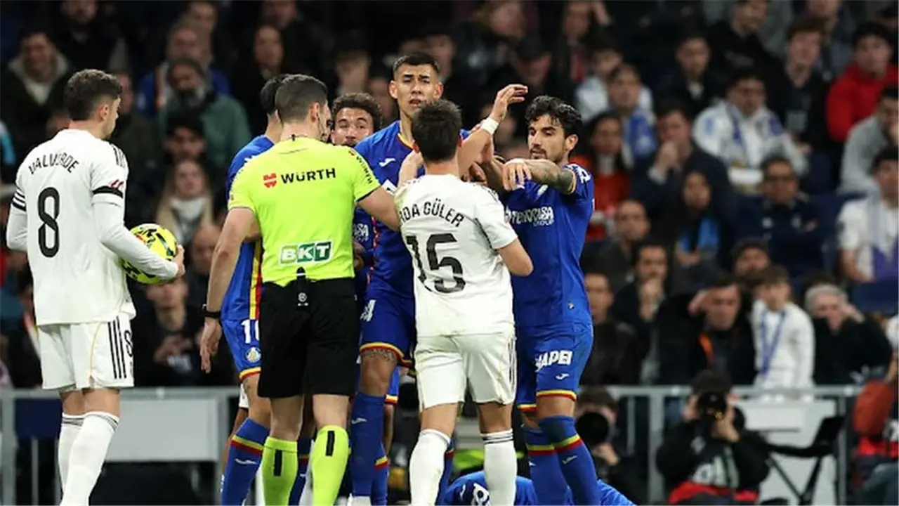 صحيفة ماركا تكشف تصاعد غضب جماهير ريال مدريد تجاه مستوى اللاعبين الحالى